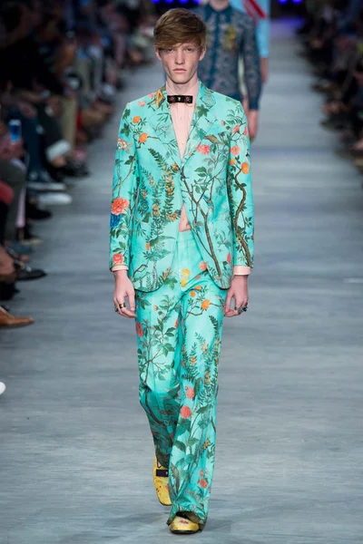 Look 19